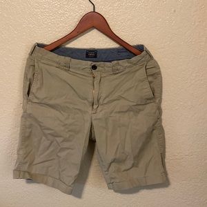 J. Crew stretch cargo shorts Waist:30